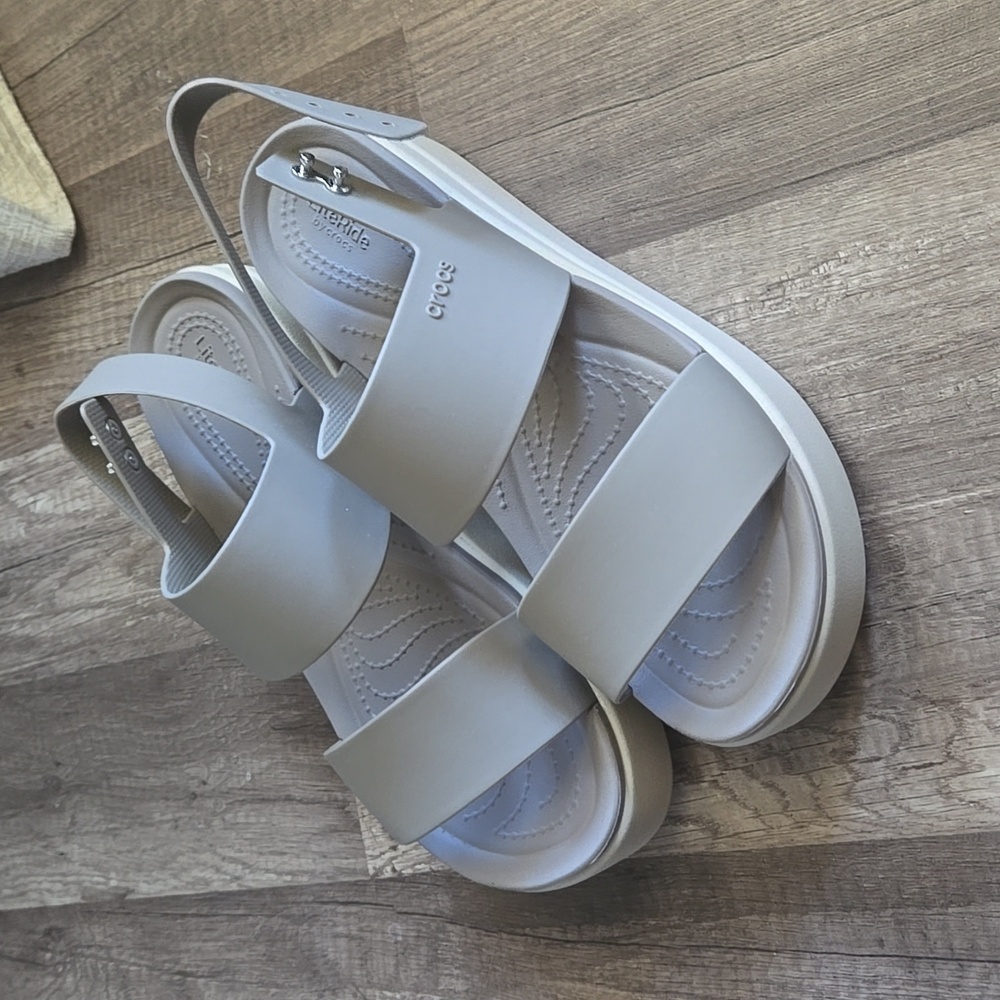 Like new platform crocs